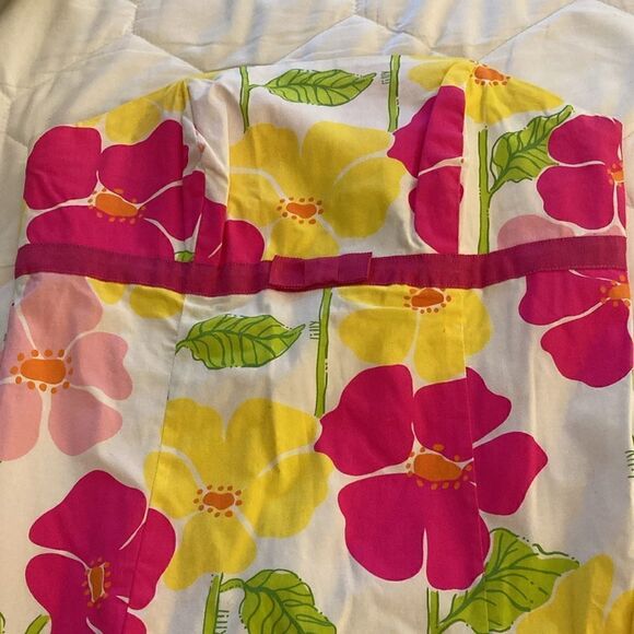 Lily Pulitzer Strapless Dress in Pink/Yellow/Green Floral Print. Size 2. - Picture 2 of 9